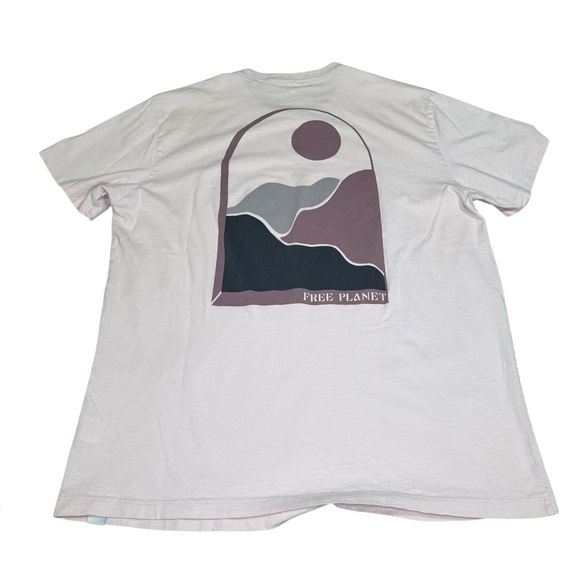 Free Planet Men’s Light Pink Graphic T-Shirt Size L Casual Streetwear - Picture 5 of 5